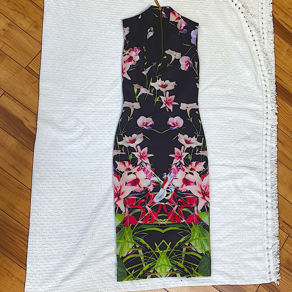Ted Baker London Dress 🌸🔥💛 size 1 below the knee length 🌸 Super Beautiful